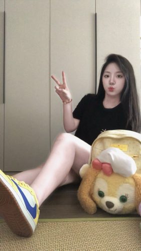 트래비스 스콧 x 조던 에어 조던 1 로우 OG 카나리아 옐로우 DZ4137-700 photo review