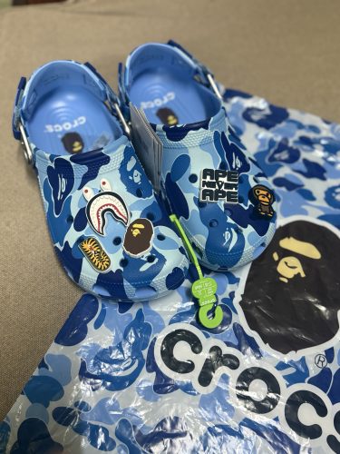A BATHING APE x Crocs 크록스 카무플라주 프린트 스니커즈 푸른 색 209627-4TB photo review